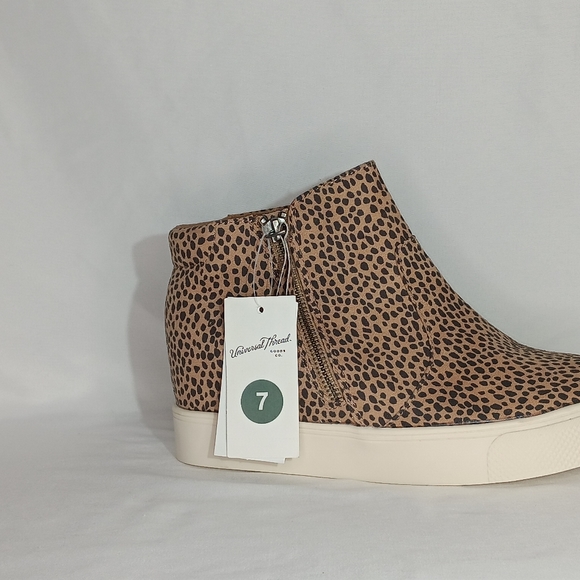 Universal Thread Boot - Picture 7 of 9